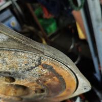 上海高溫，使用汽油泵澆水注意水管保護，避免水泵故障